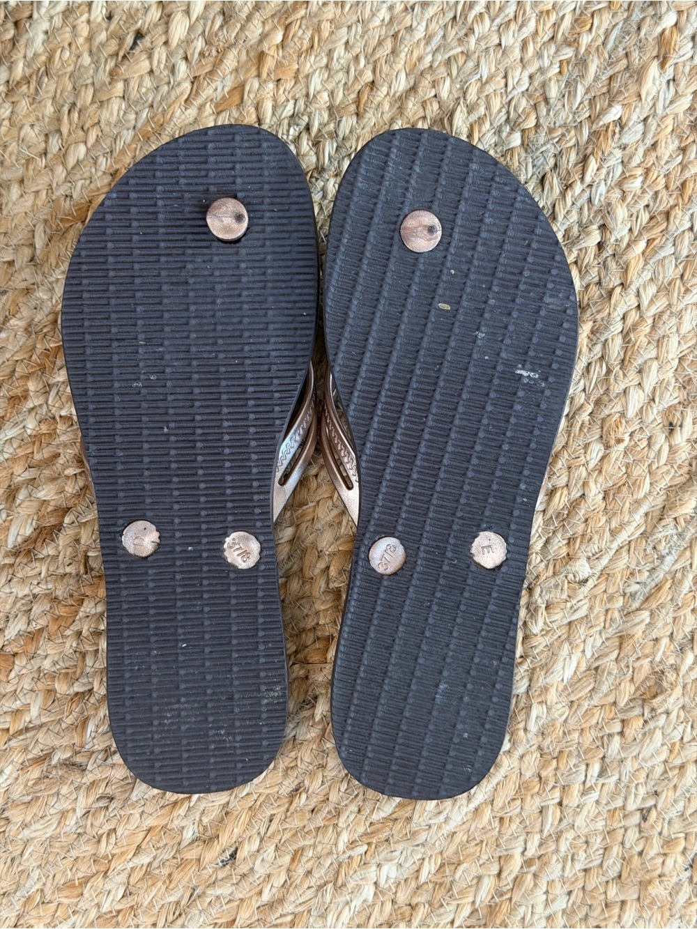 Havaianas Metallic Rose Gold Flip Flops Brown Women’s Sandals - Picture 4 of 4